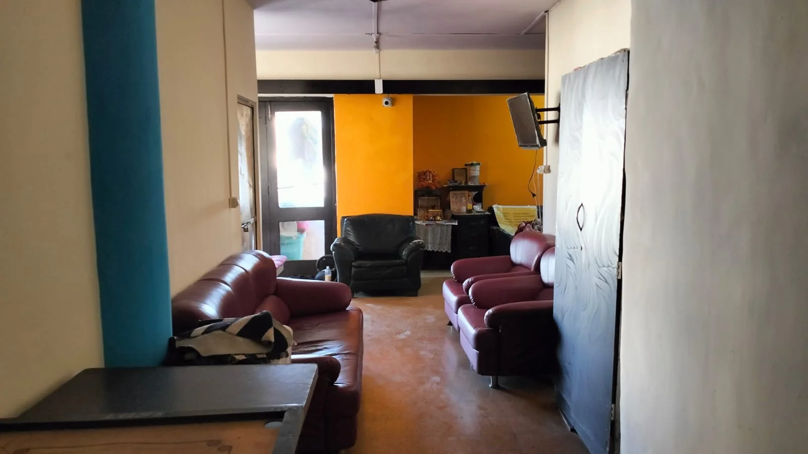 Mumbai ashram lounge — daytime view
